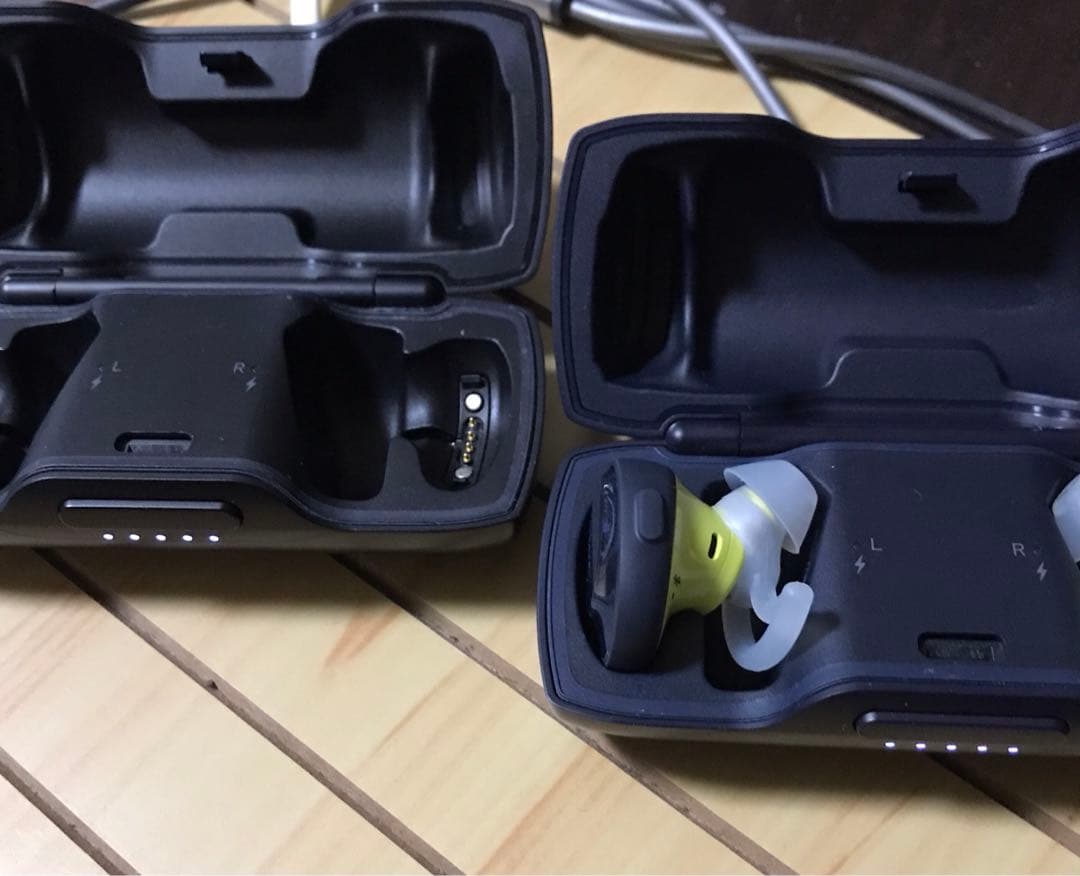 BOZEイヤホン、予備ケース付き