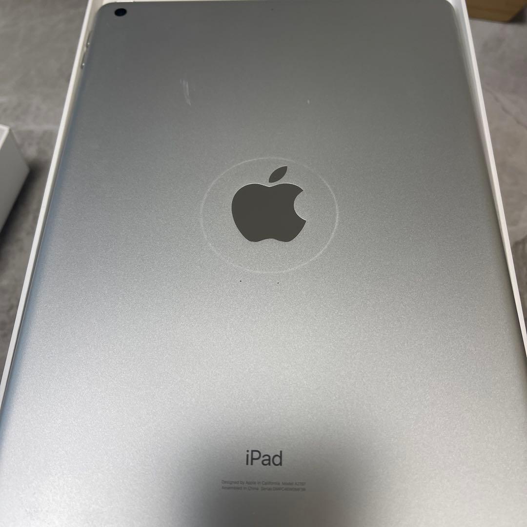 iPad (第7世代) 128GB Wi-Fi シルバー