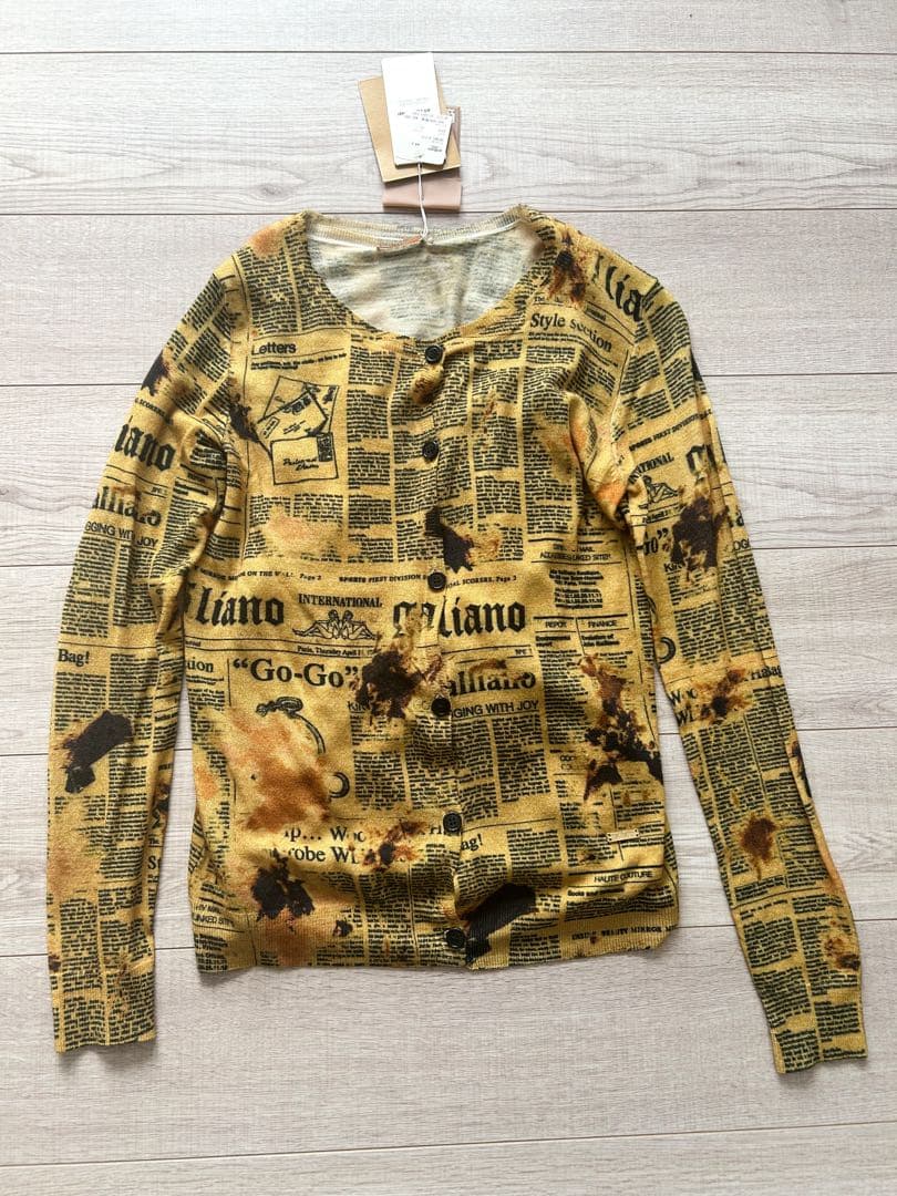 新品タグ付　ジョンガリアーノ ニュースペーパー柄 アンサンブル カーディガン