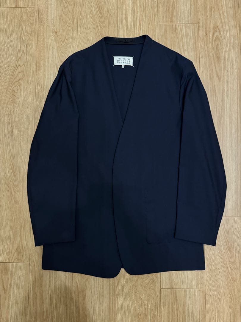 美品 メゾンマルジェラ ノーカラージャケット 紺 50 カラーレス ミニマル