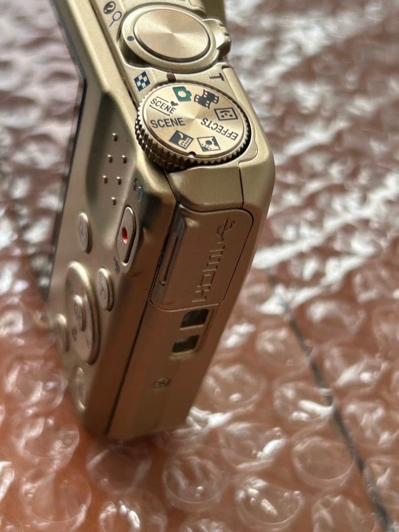 NIKON COOLPIX S7000本体