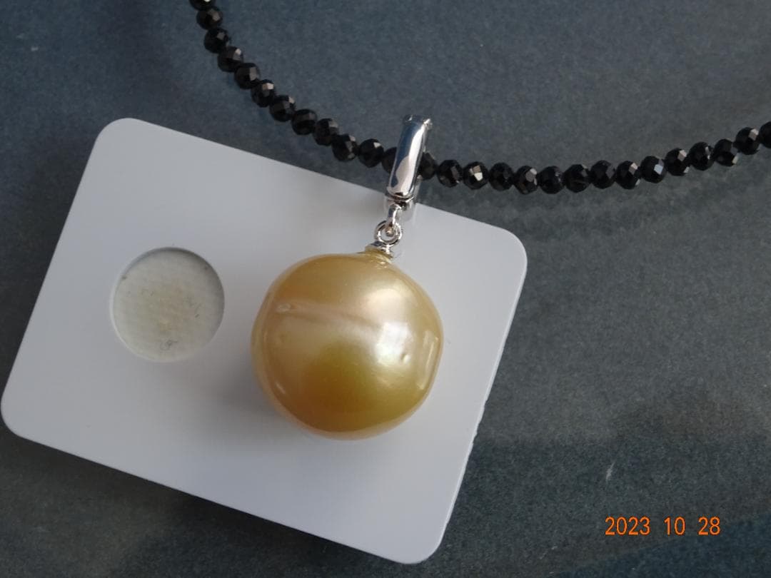 白蝶真珠（約15.2×15.1㎜）SV925ペンダント　スピネルネックレス