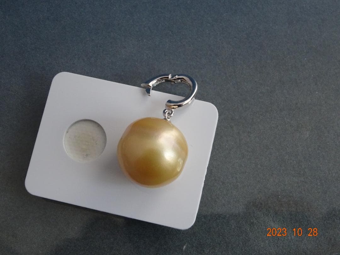 白蝶真珠（約15.2×15.1㎜）SV925ペンダント　スピネルネックレス