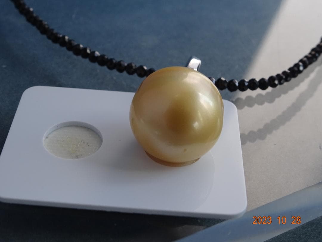 白蝶真珠（約15.2×15.1㎜）SV925ペンダント　スピネルネックレス