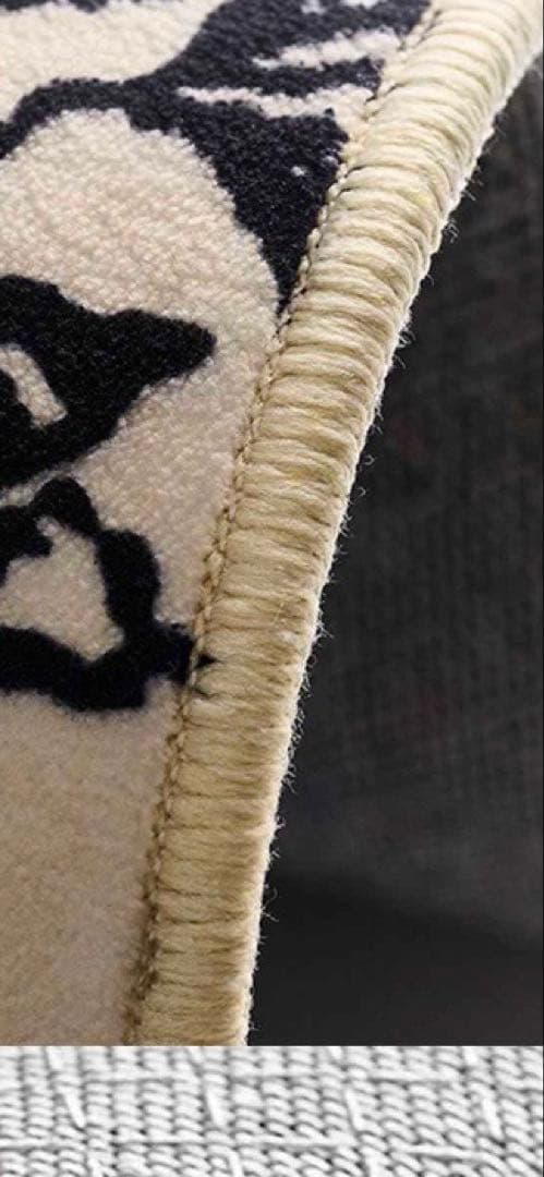 花柄ラグ・カーペット・クリーム色　新品　４万円の商品　１０日まで期間限定販売