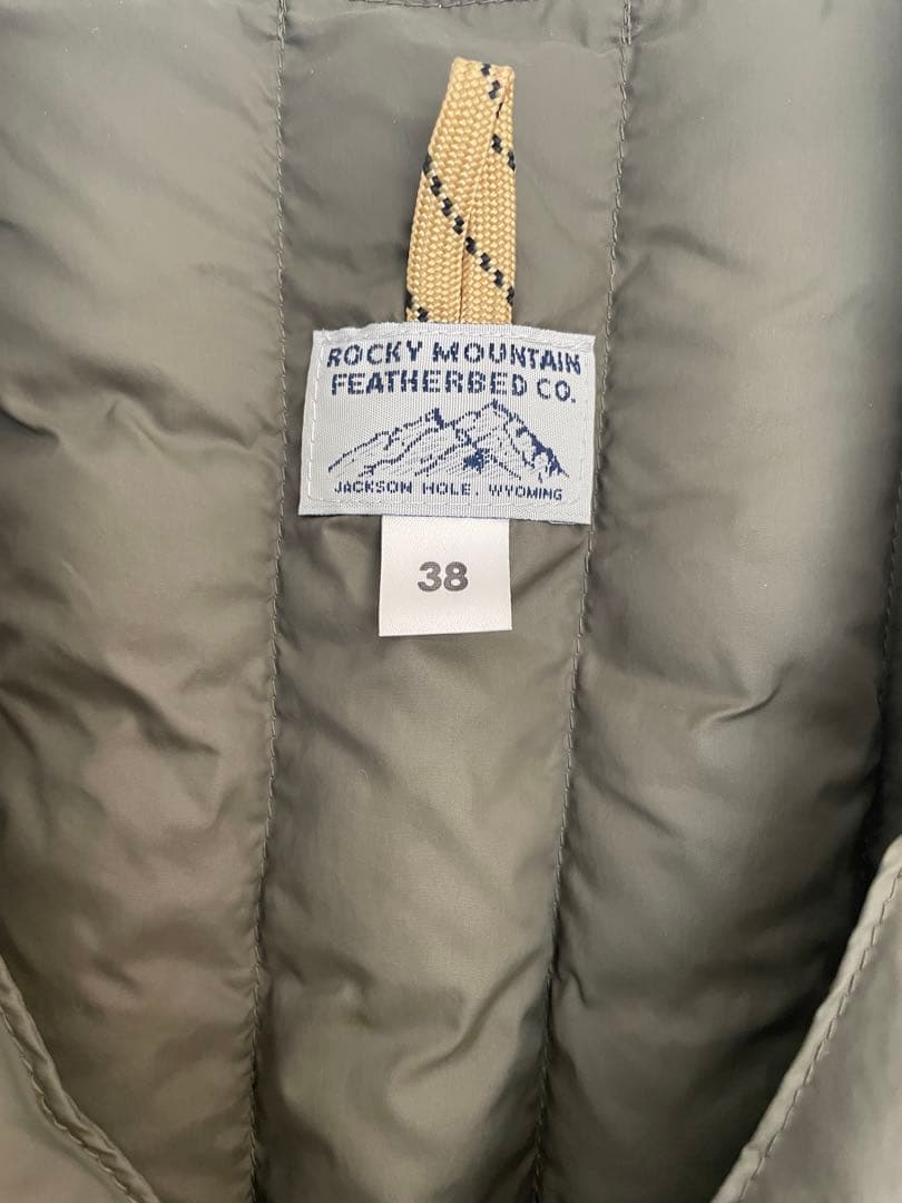 ROCKY MOUNTAIN FEATHERBEDダウンベスト 38（収納袋付）