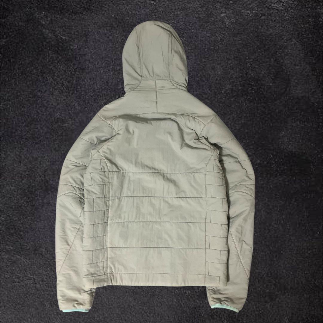 【人気】Patagonia ナノエアフーディ tech atom グレー