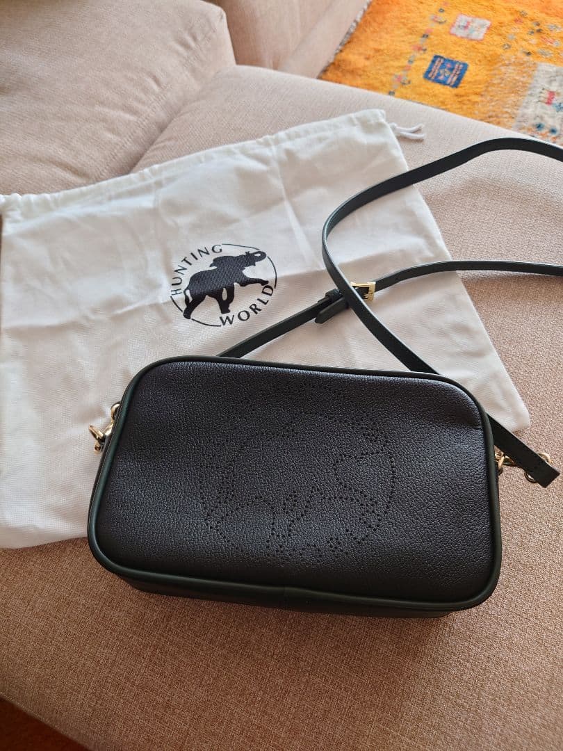 HUNTING WORLD ブラックレザーショルダーバッグ