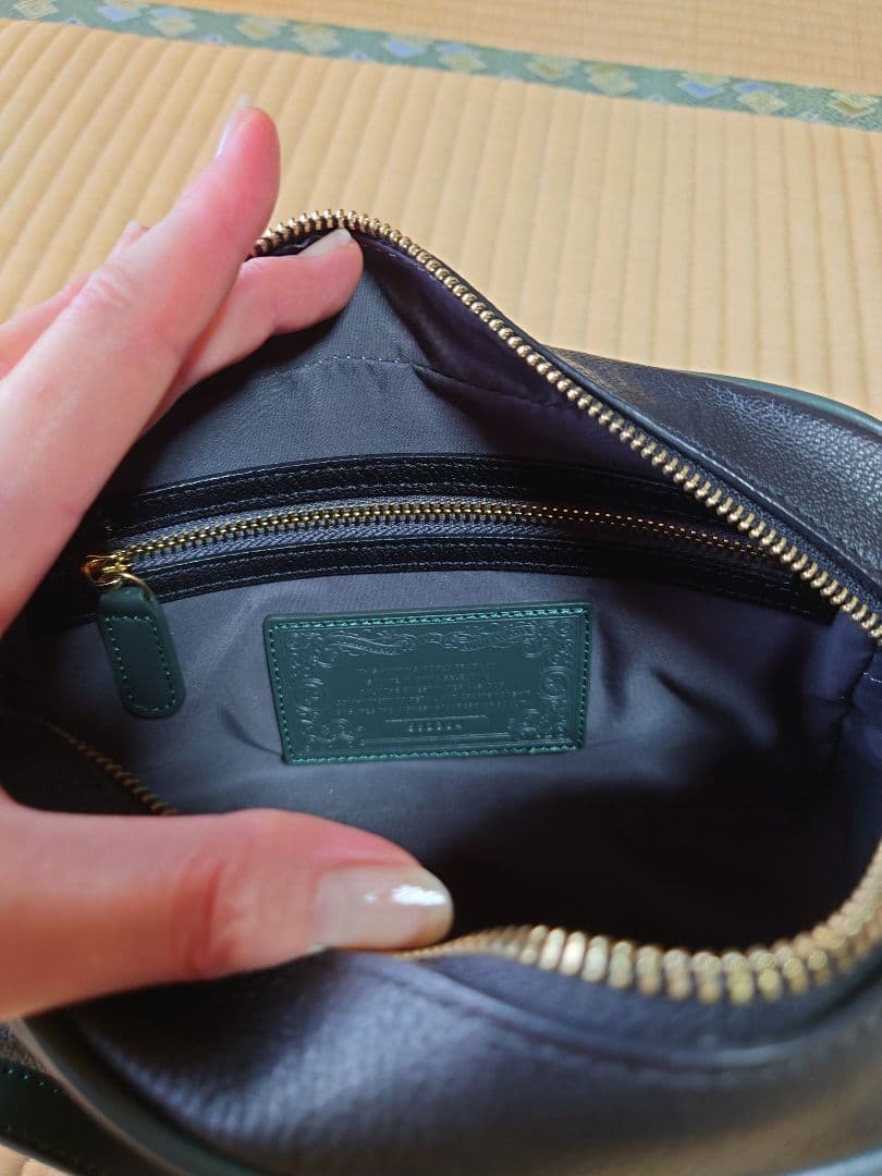 HUNTING WORLD ブラックレザーショルダーバッグ