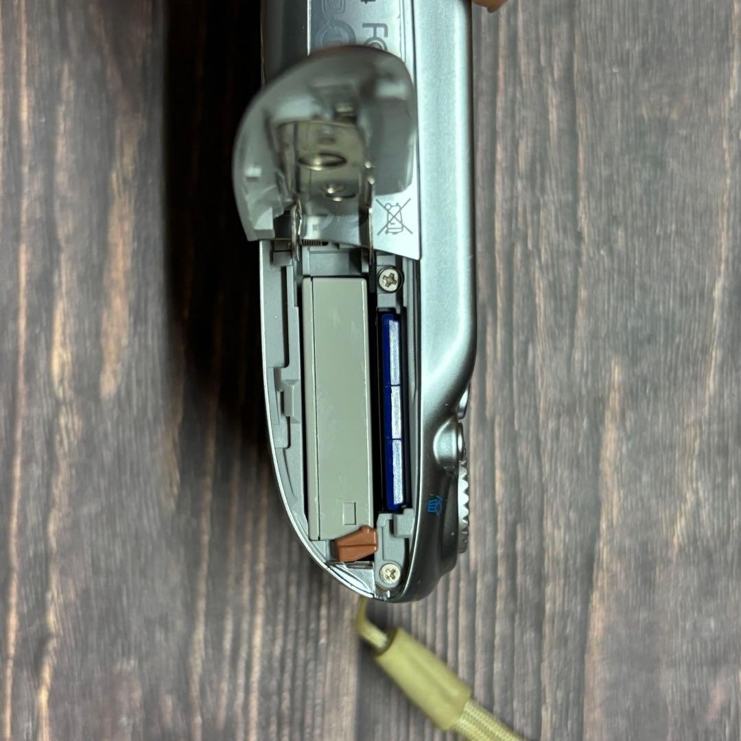 Canon IXY DIGITAL 820 IS シルバーSDカード付 デジカメ