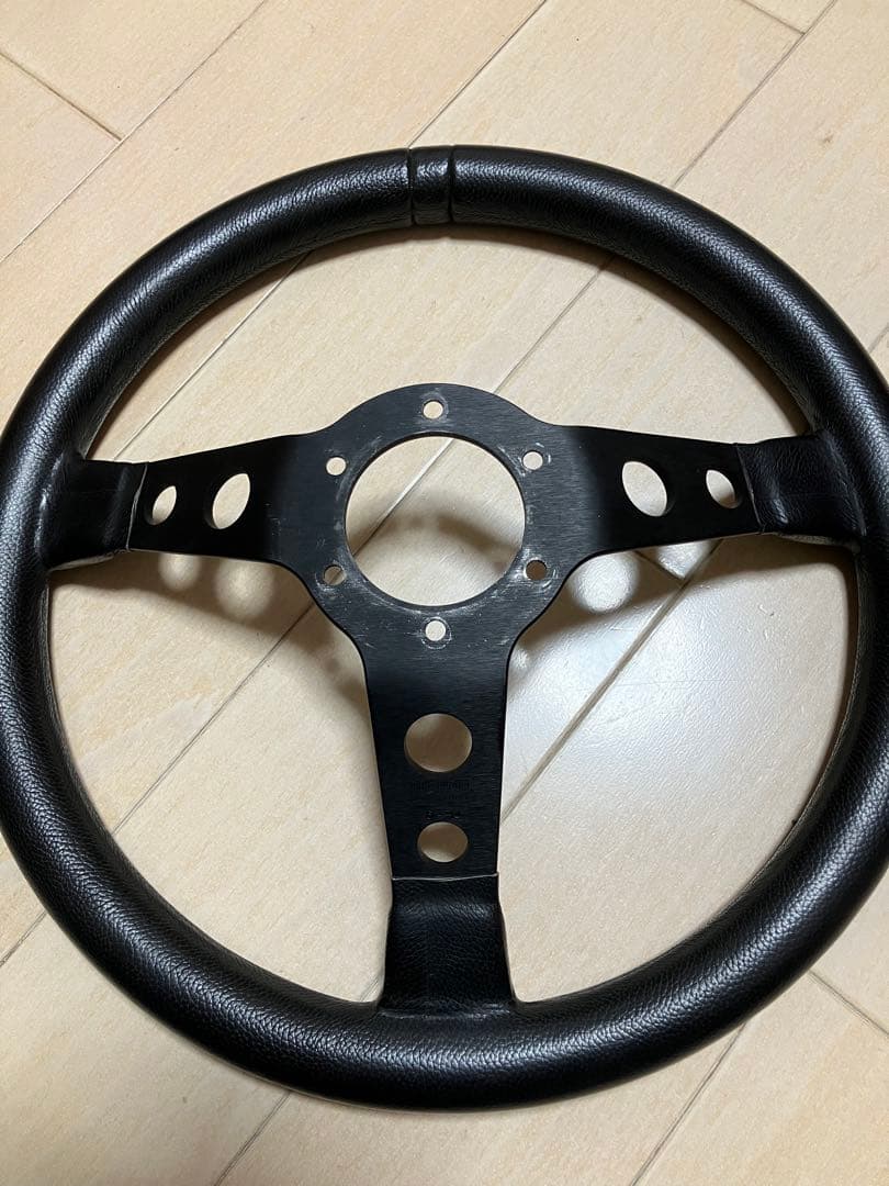 momo 3スポーク ステアリング 黒　ディープコーン　35Φ