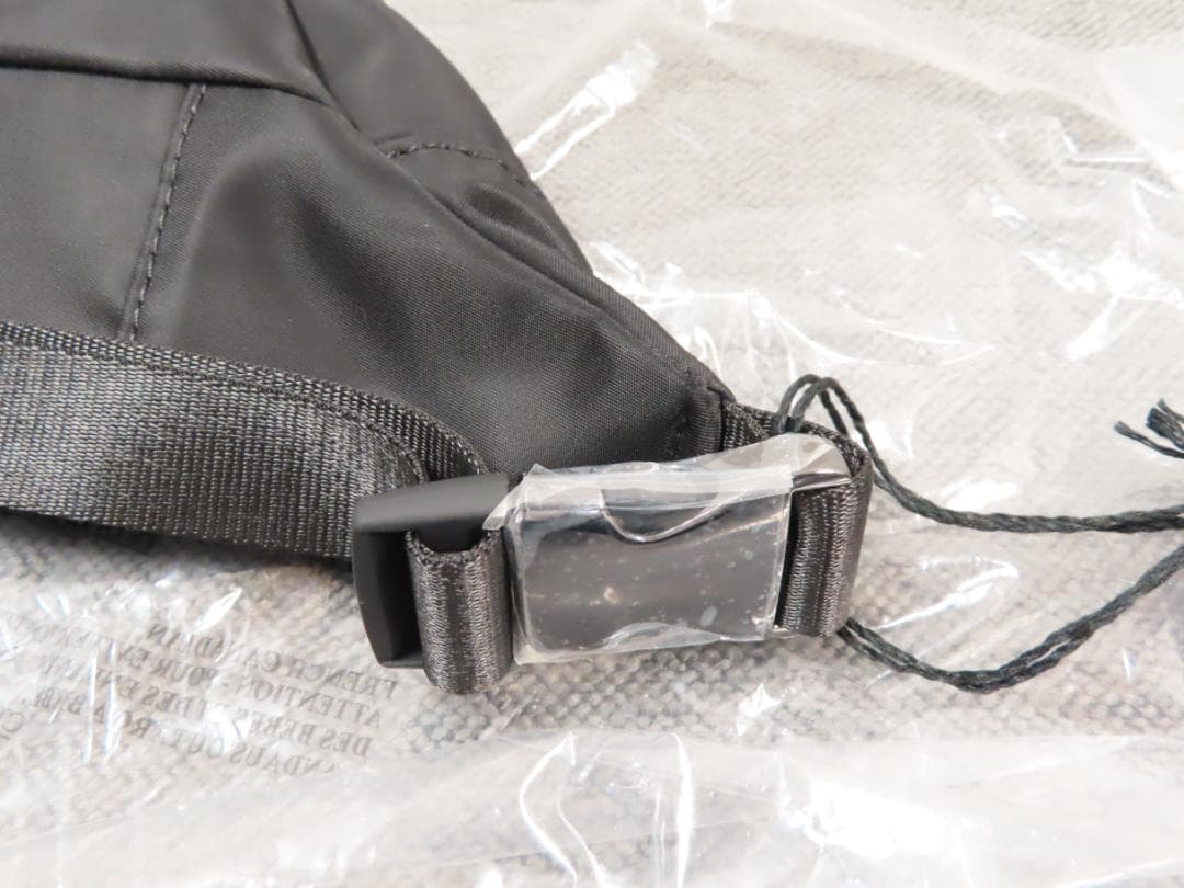 新品本物　アローヨガ Alo yoga　ベルトバック　エクスプローラー ファニー