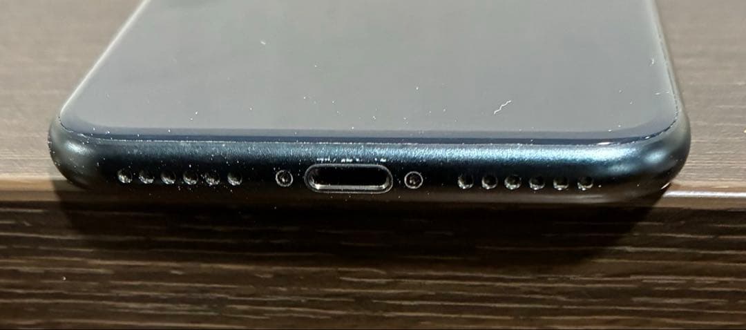 iPhone se3 本体　64GB 　ミッドナイト　ブラック