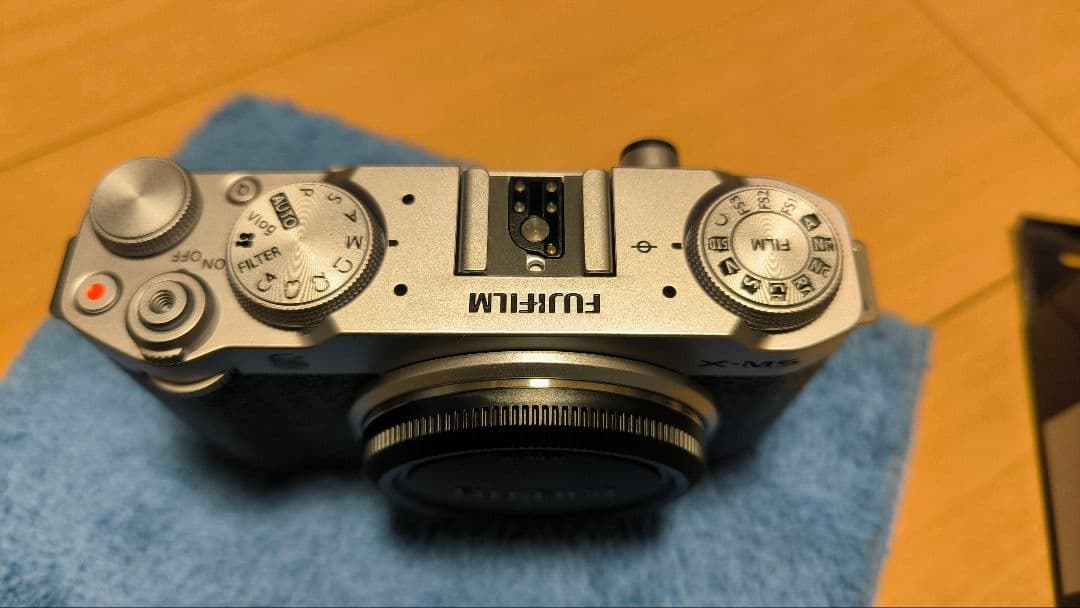 【Tonyさん専用】【新品同様】FUJIFILM X-M5 シルバー