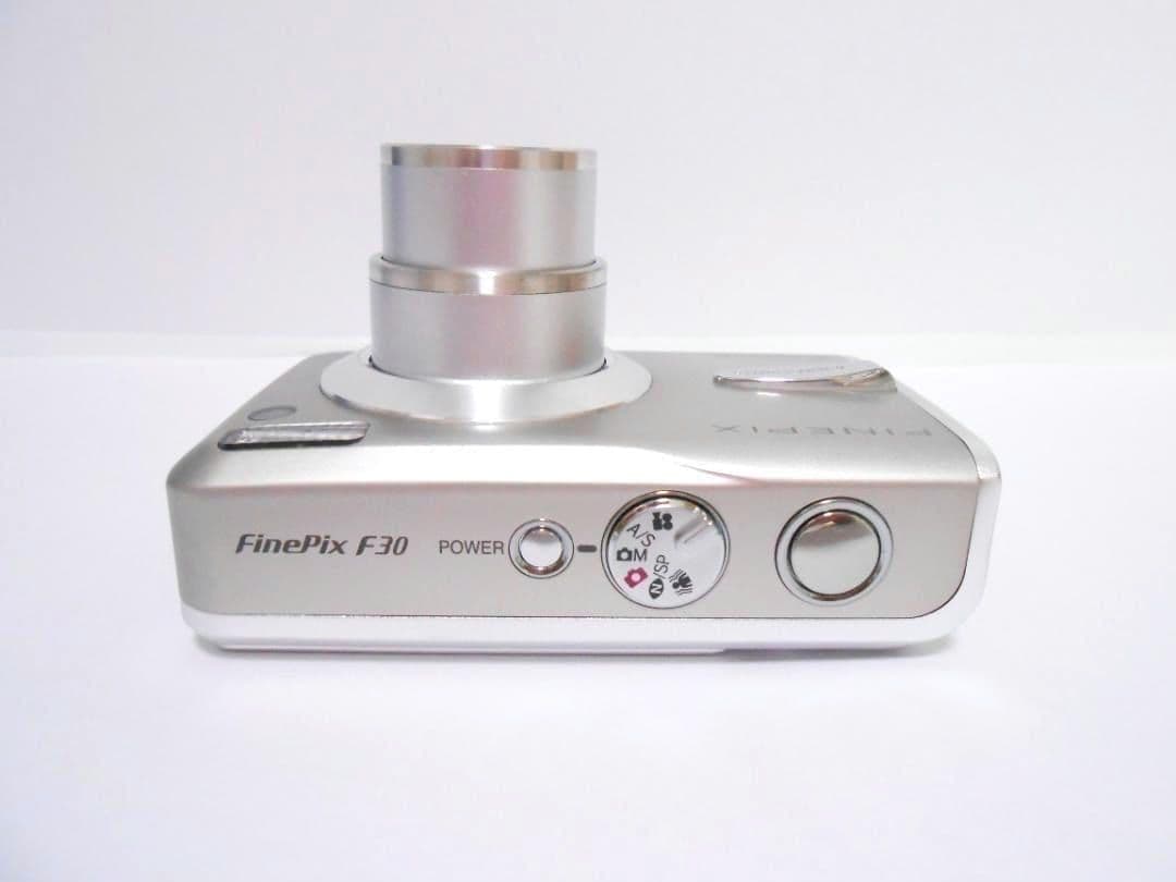 【お値下げ歓迎・美品】 FUJIFILM FinePix F30 シルバー