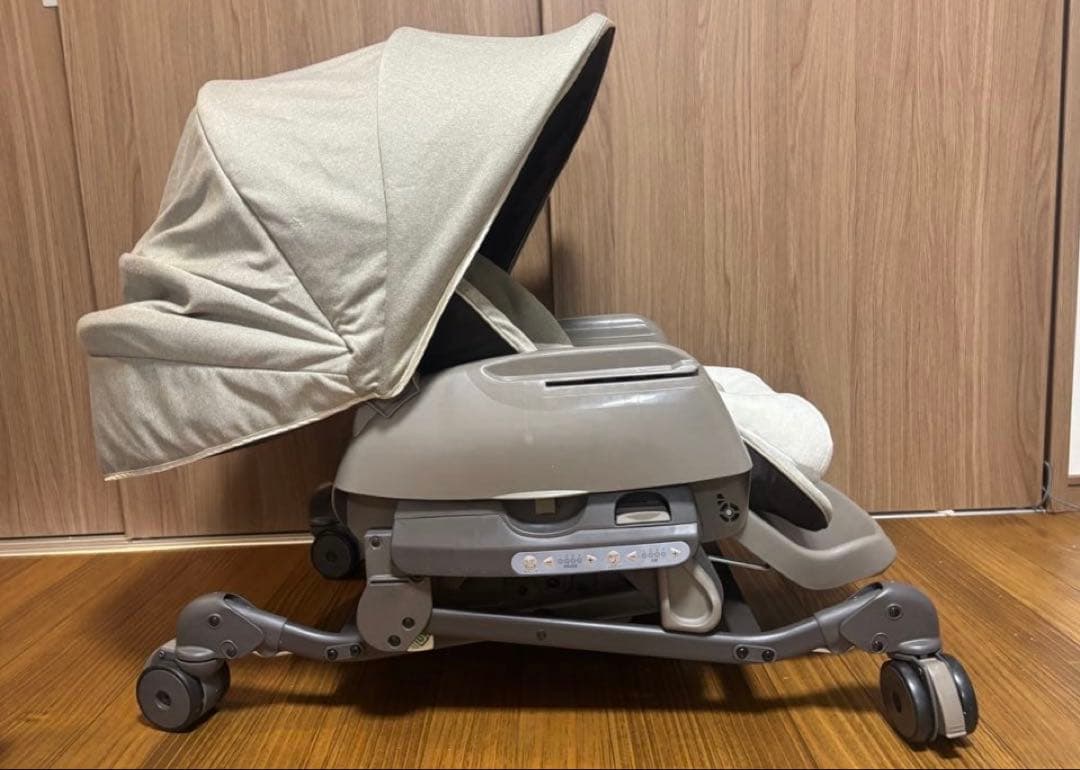 Combi AUTO SWING Bed EG ベージュ