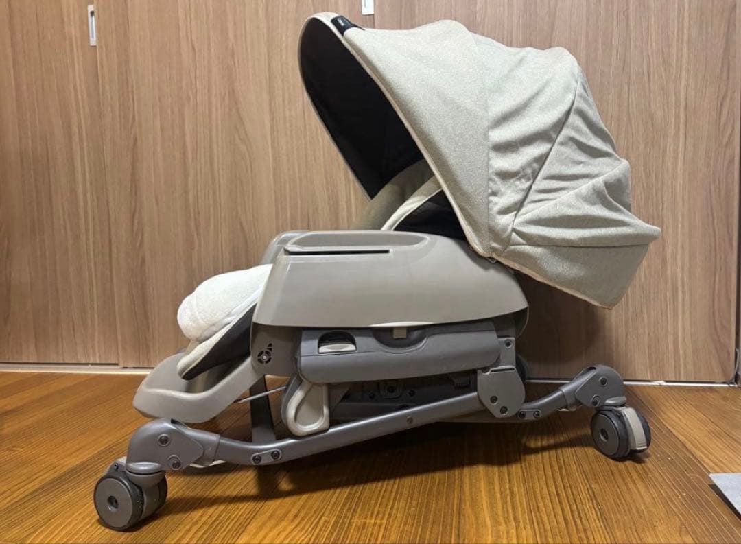 Combi AUTO SWING Bed EG ベージュ