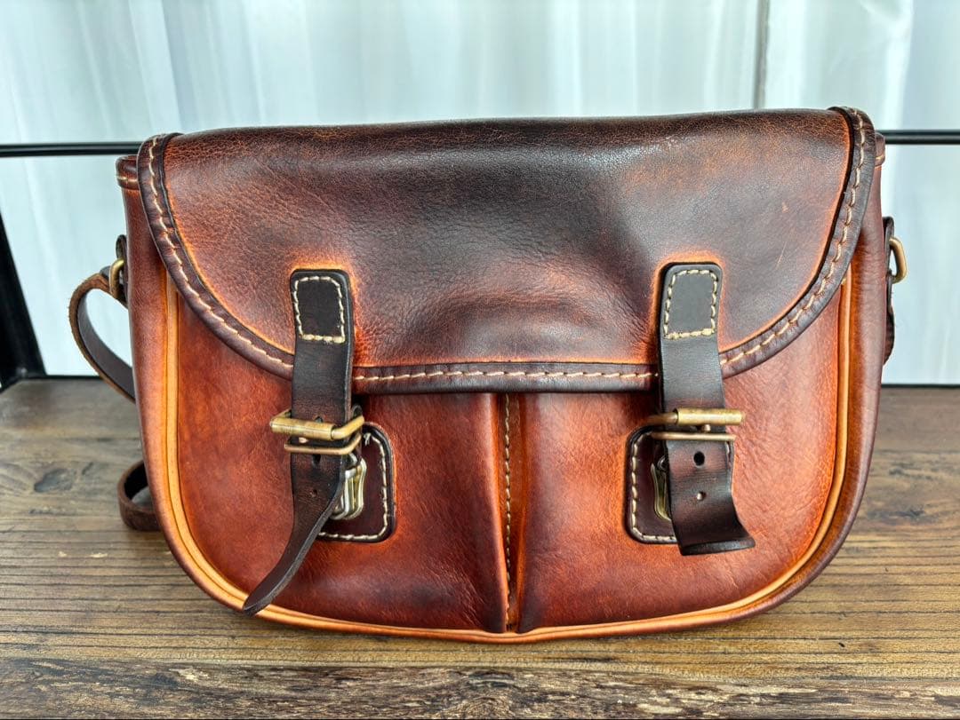 ヘルツのショルダーバッグ