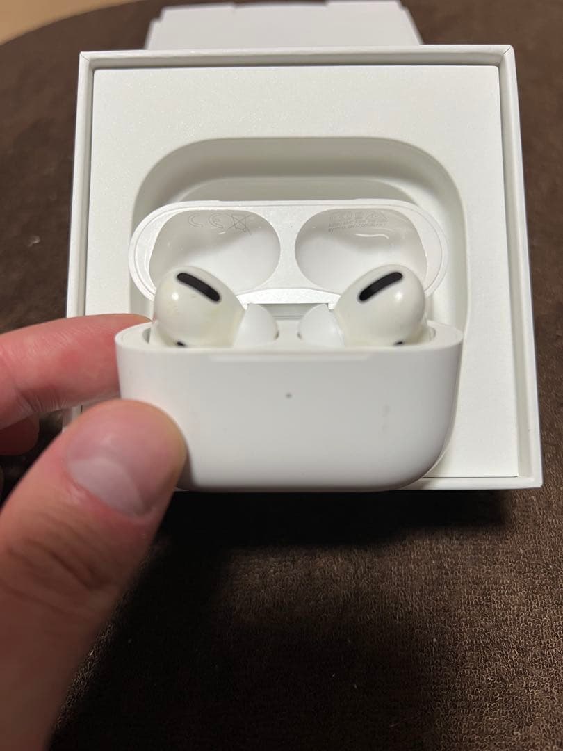 大特価価格！AirPods Pro本体 充電ケース付き