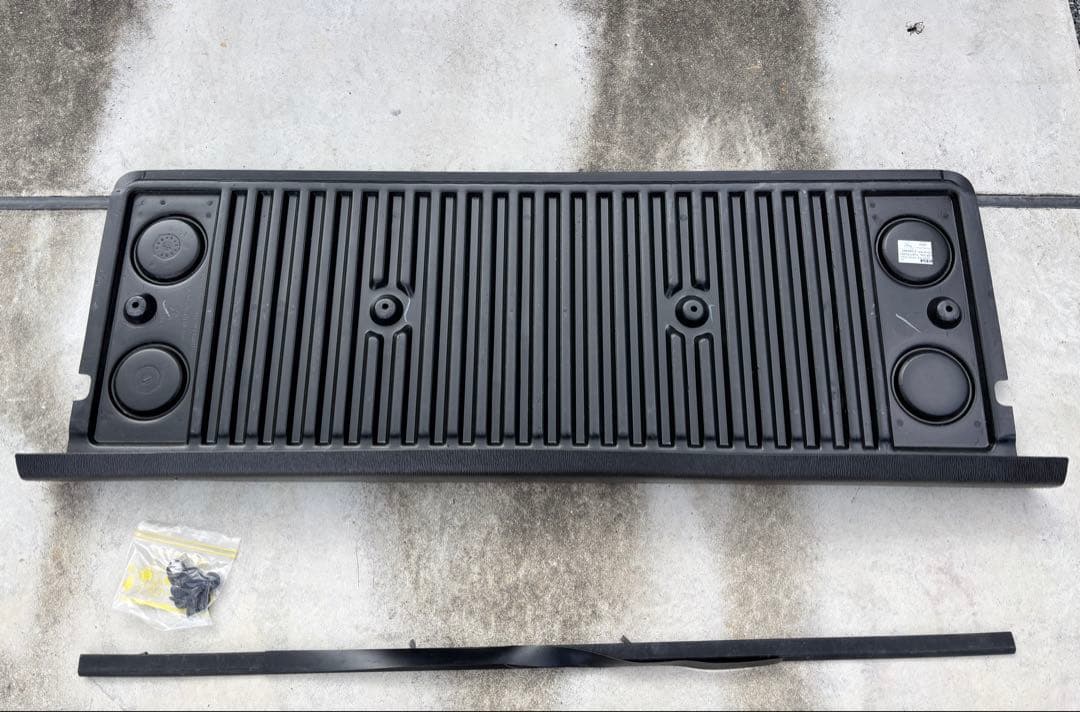 トヨタ　GUN215 ハイラックス ベッドライナー テールゲート