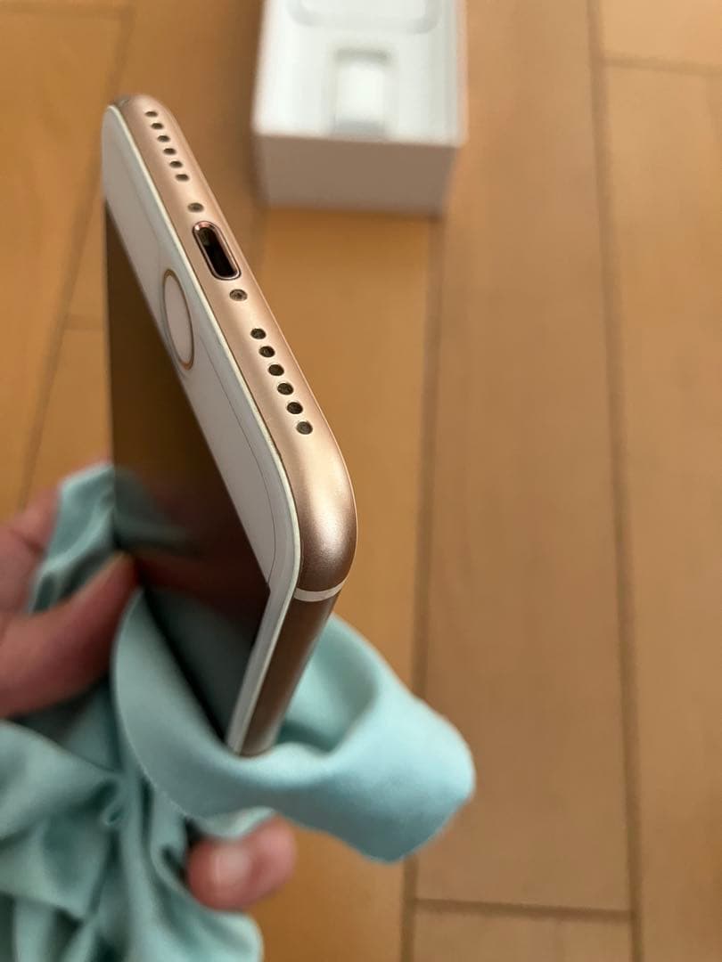 iPhone8 Gold 64GBシムフリー　未使用付属品完備