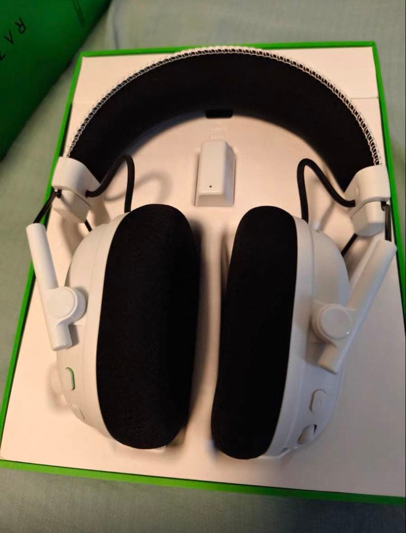 ヘッドホン Razer BLACKSHARK V3 PRO WHITE EDITION