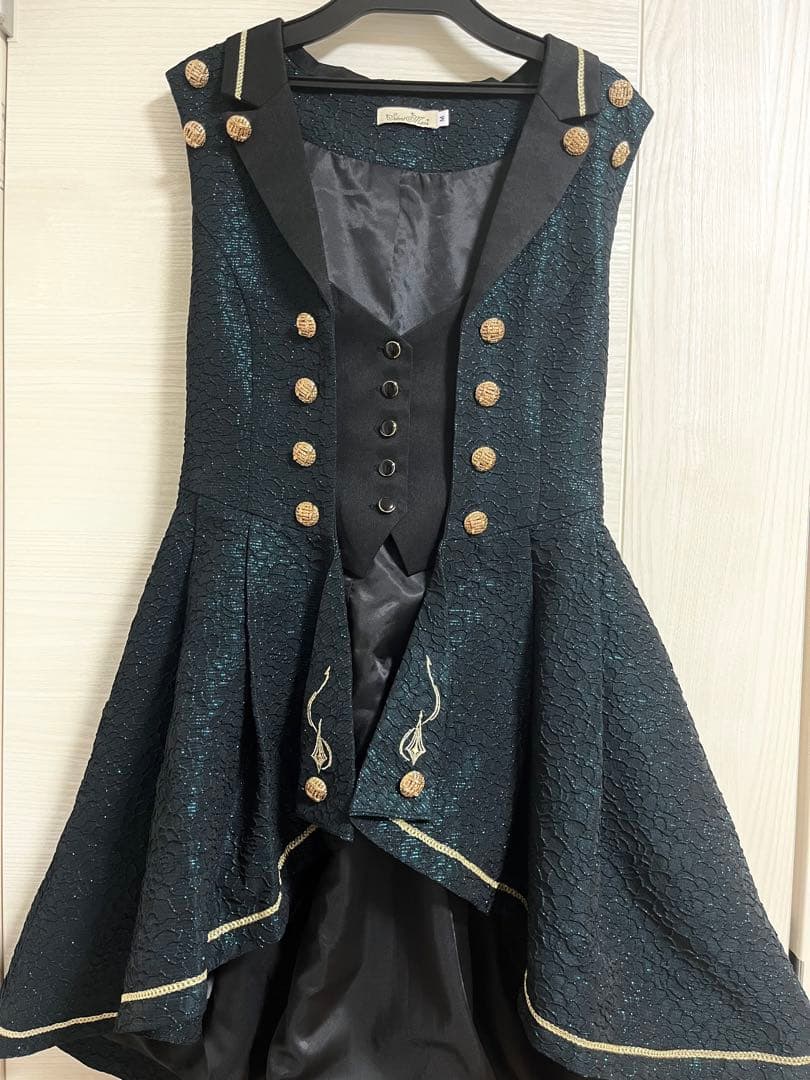 ゴシックロリータ風 華やか衣装 黒系 軍服ロリータ　豪華姫系　舞台風