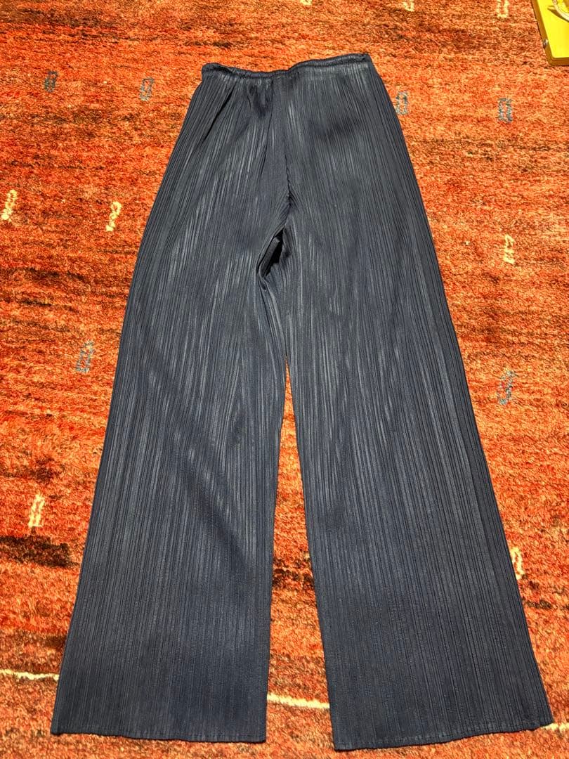 イッセイミヤケISSEY MIYAKE プリーツプリーズ 紺