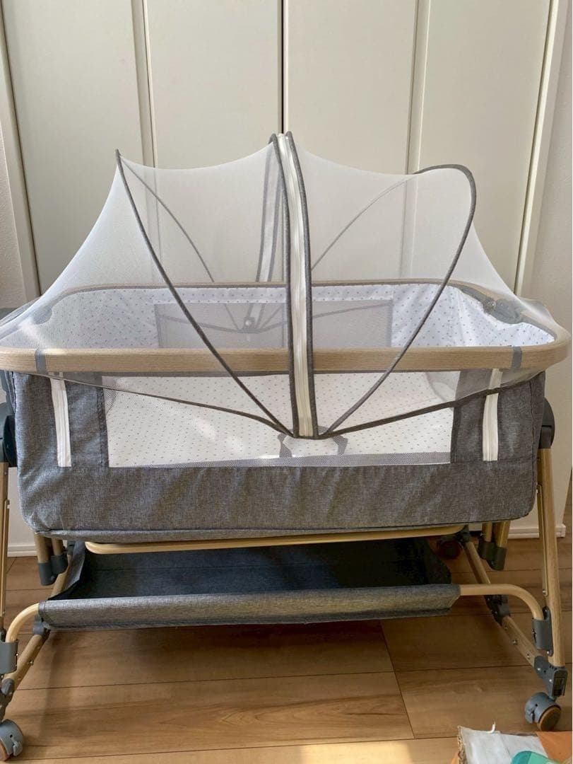 大特価！ 多機能ベビーベッド 折りたたみ式 高さ調整 新生児ベッド 多機能 新品