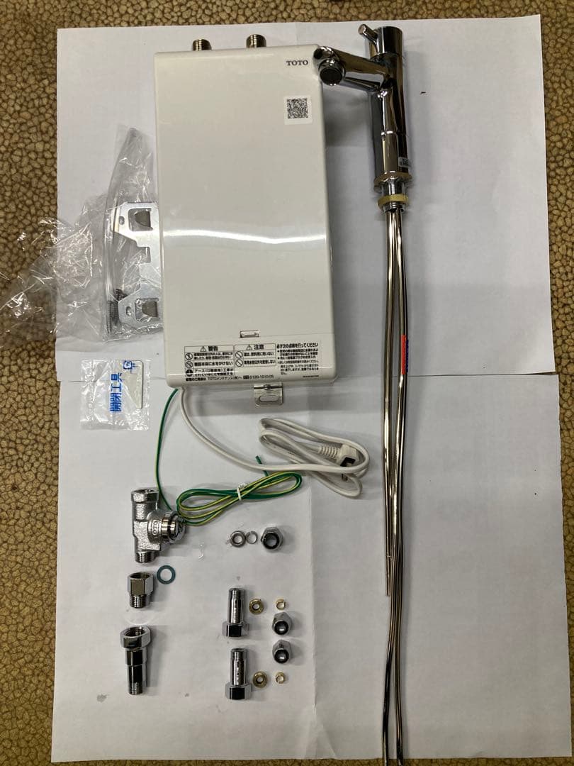 TOTO 手洗器用小型電気温水器と 専用水栓(¥81.950)