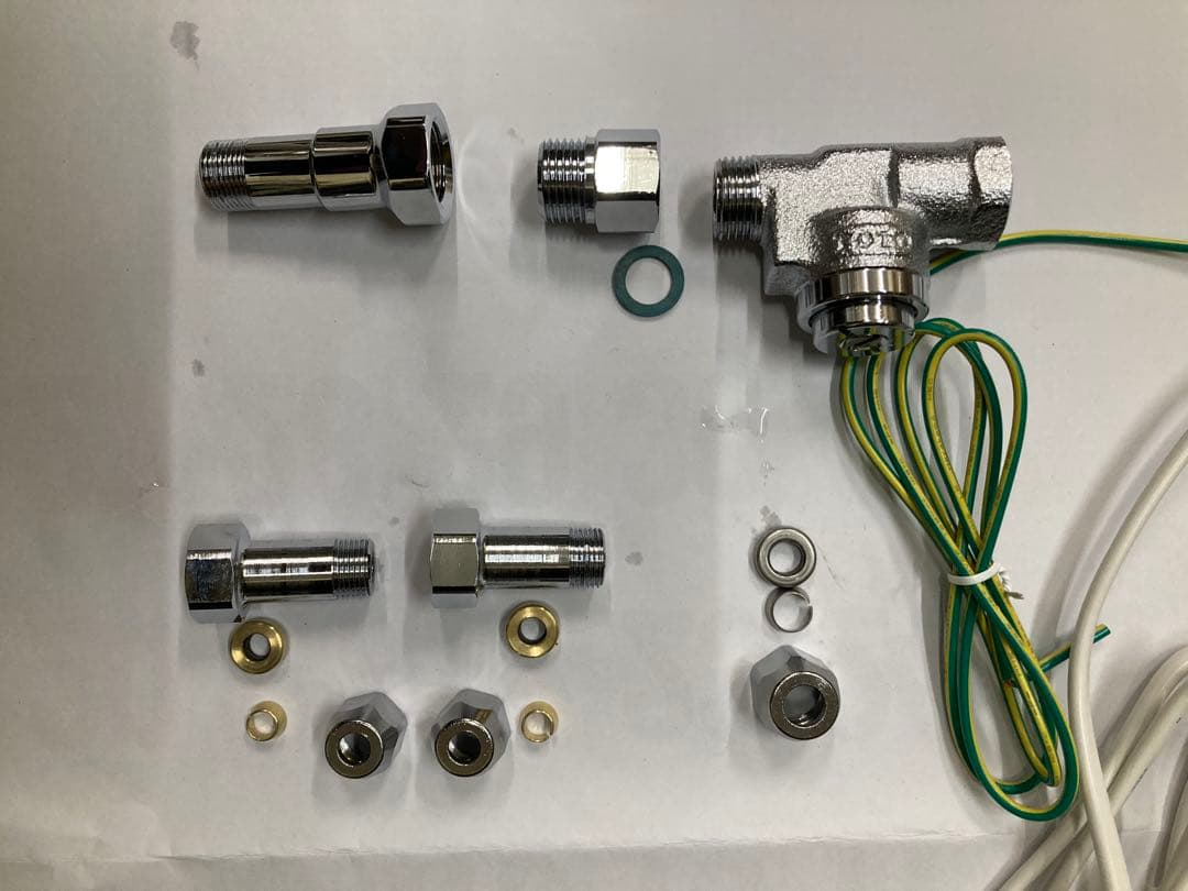 TOTO 手洗器用小型電気温水器と 専用水栓(¥81.950)