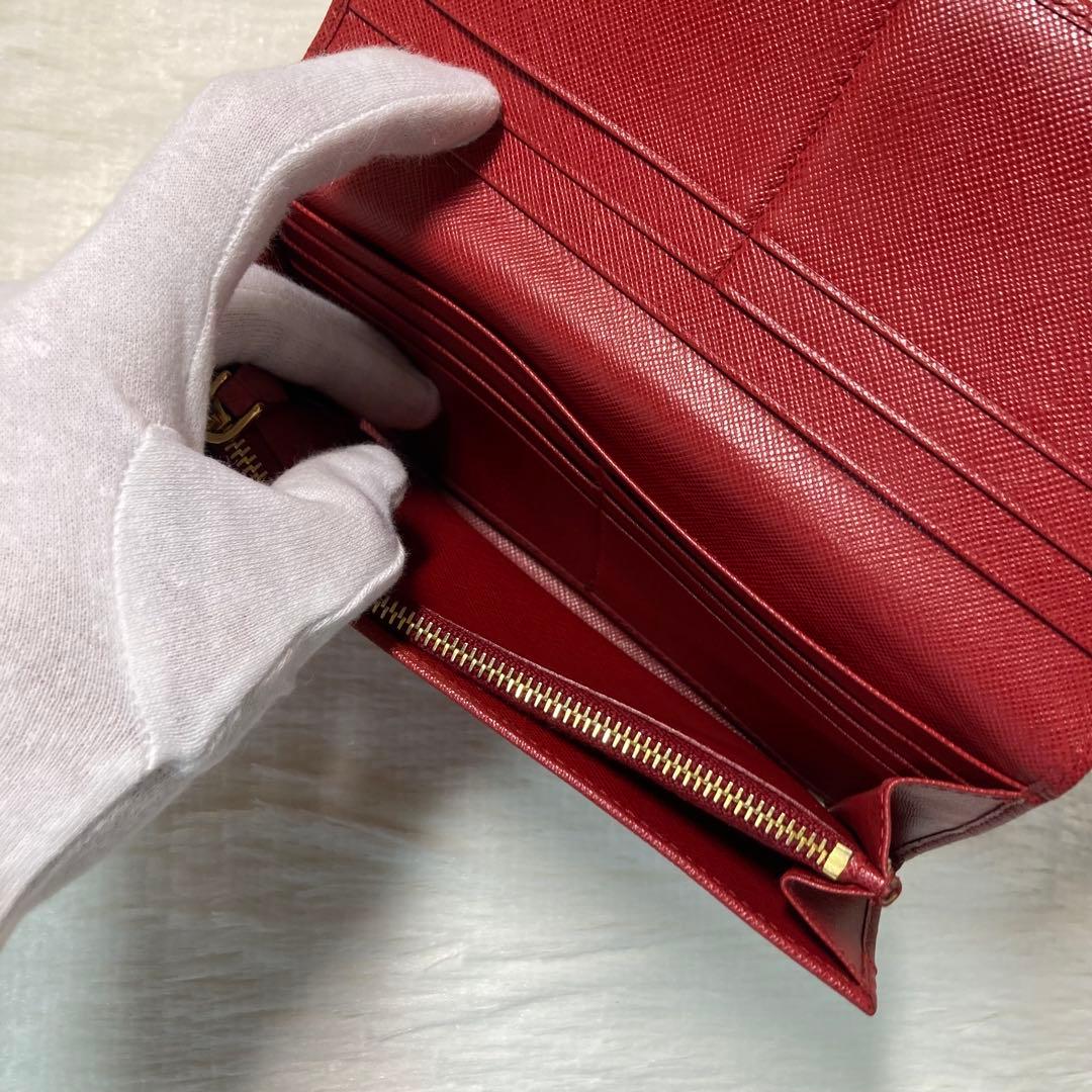早い者勝ち　極美品　PRADA プラダ　二つ折り　長財布　赤　サフィアーノ
