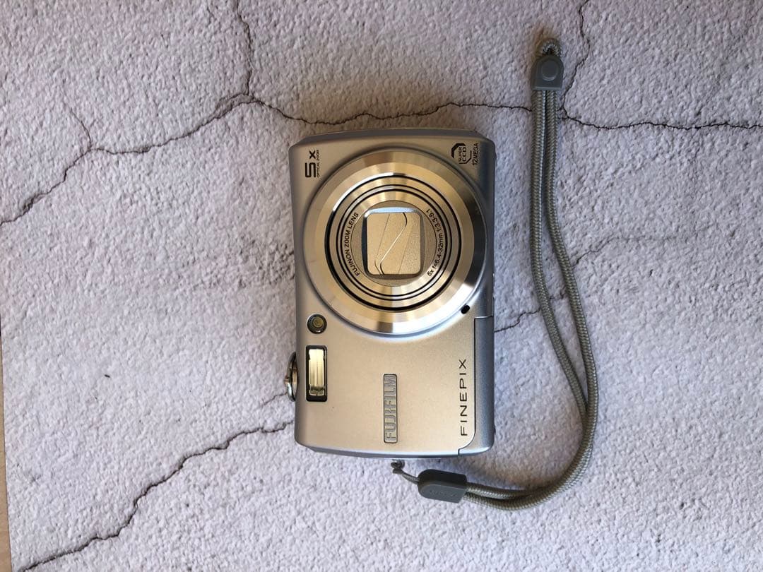 FUJIFILM finepix F100fd デジカメ (D8)