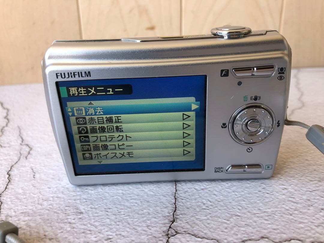 FUJIFILM finepix F100fd デジカメ (D8)