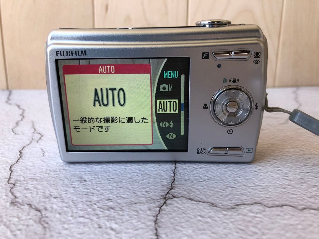 FUJIFILM finepix F100fd デジカメ (D8)