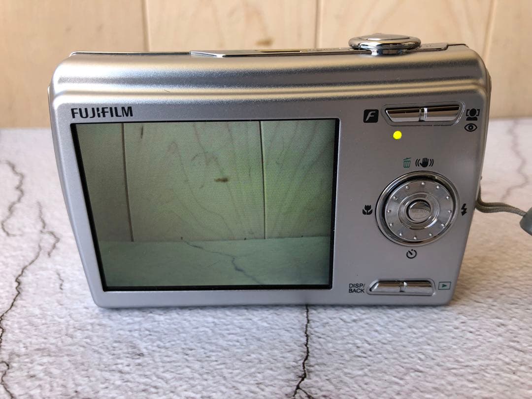 FUJIFILM finepix F100fd デジカメ (D8)