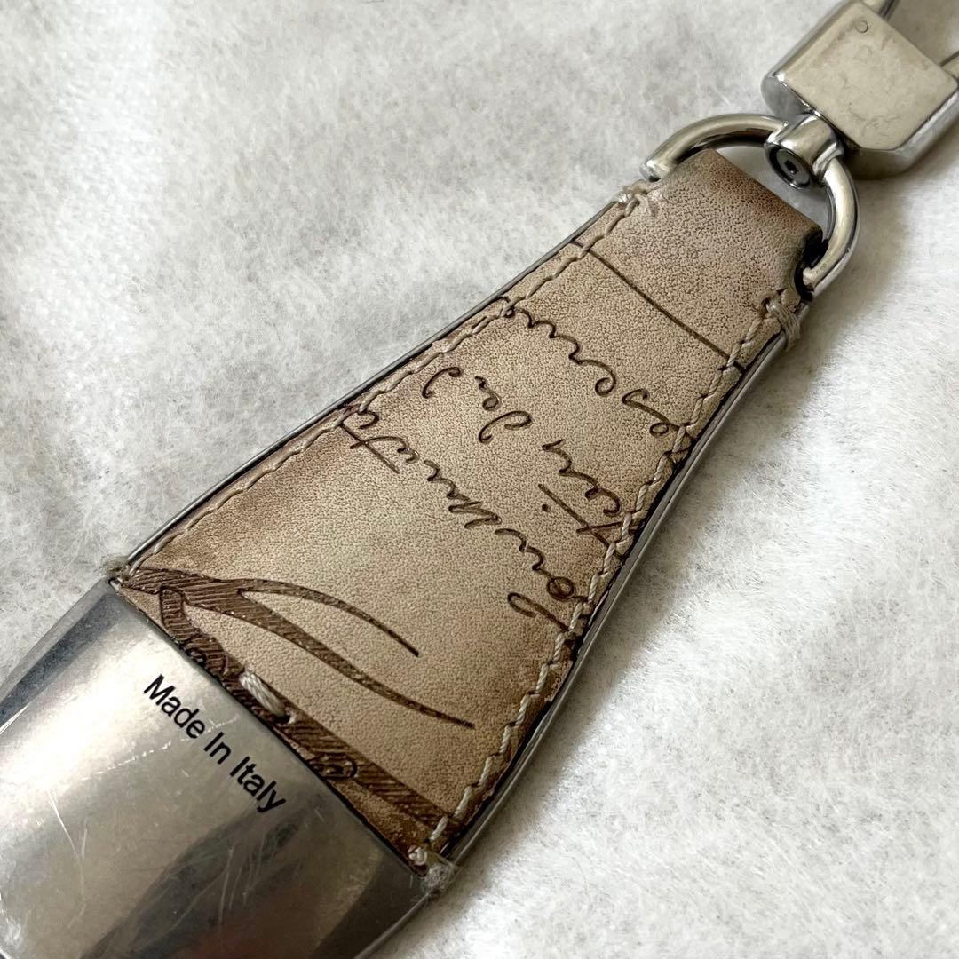 ベルルッティ　シューホーン　キーホルダー　カリグラフィー　レザー　白系　茶色