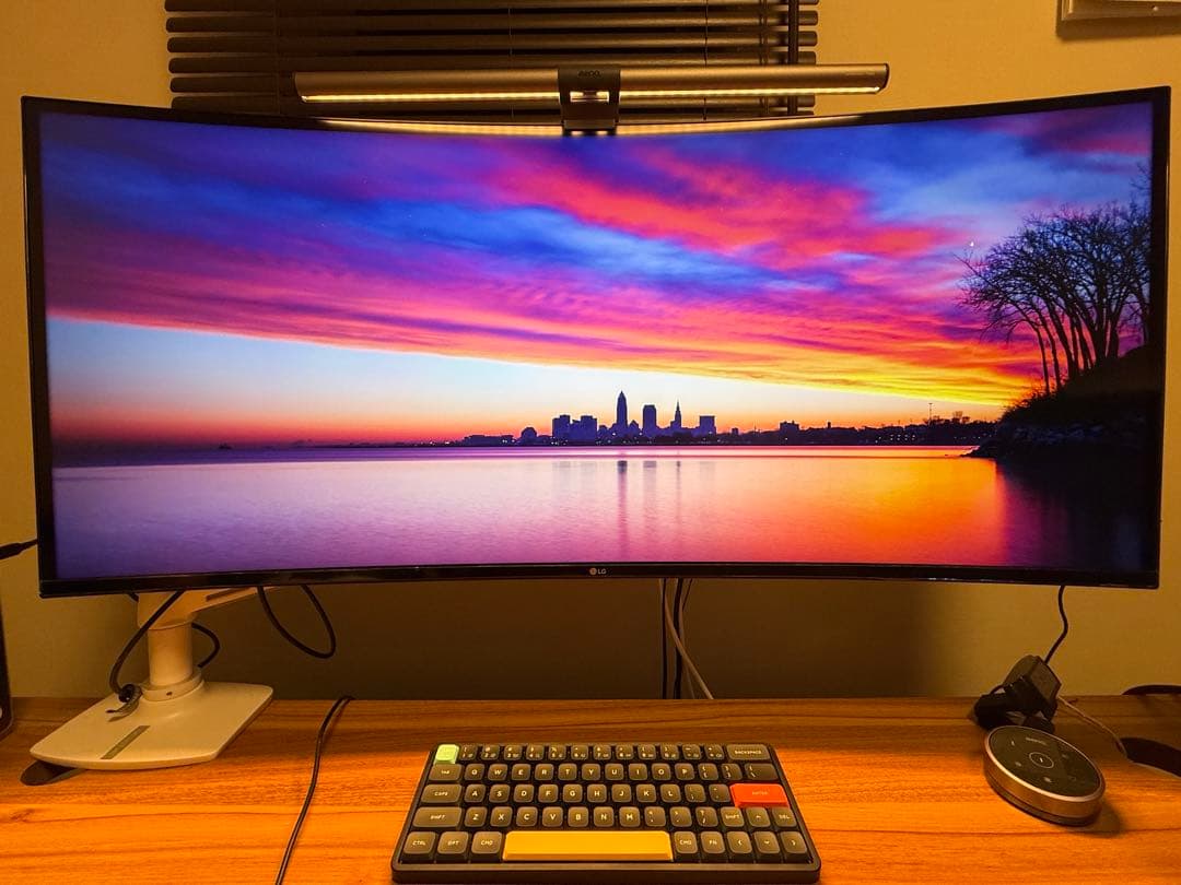 LG UltraWide 曲面ディスプレイ本体