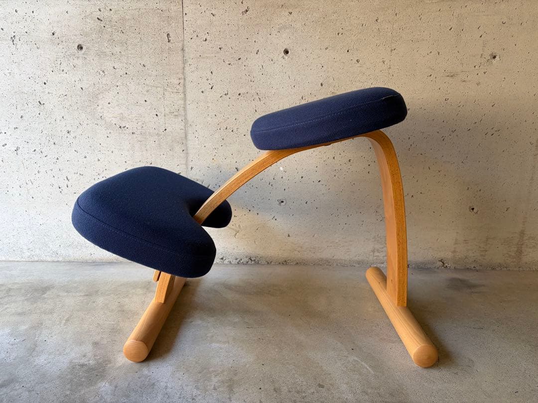 【良品】バランスイージー姿勢矯正チェア ネイビー