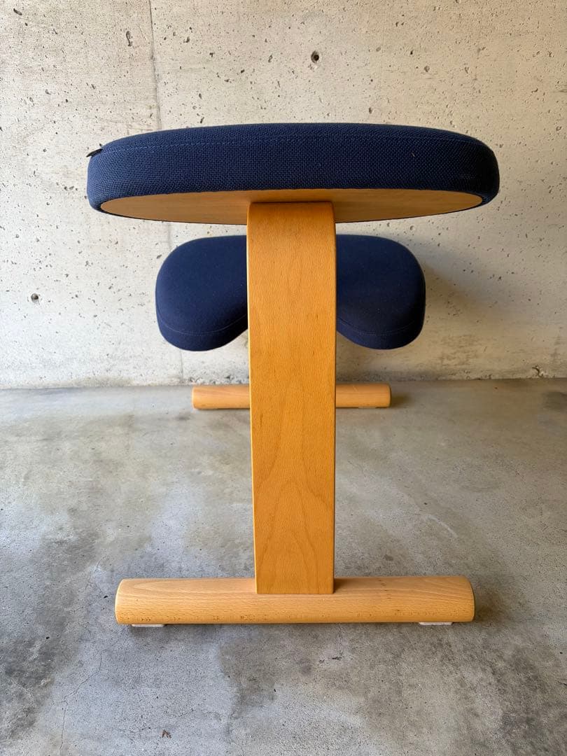 【良品】バランスイージー姿勢矯正チェア ネイビー