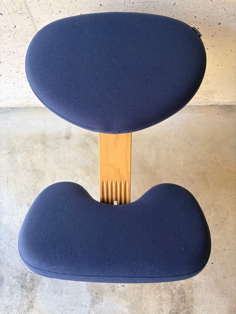 【良品】バランスイージー姿勢矯正チェア ネイビー