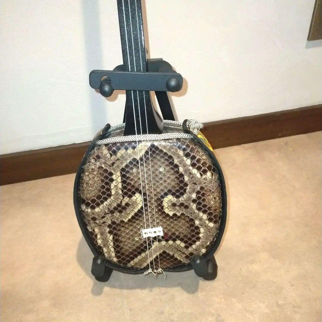 ヘビ皮三線 3弦 スタンド付き