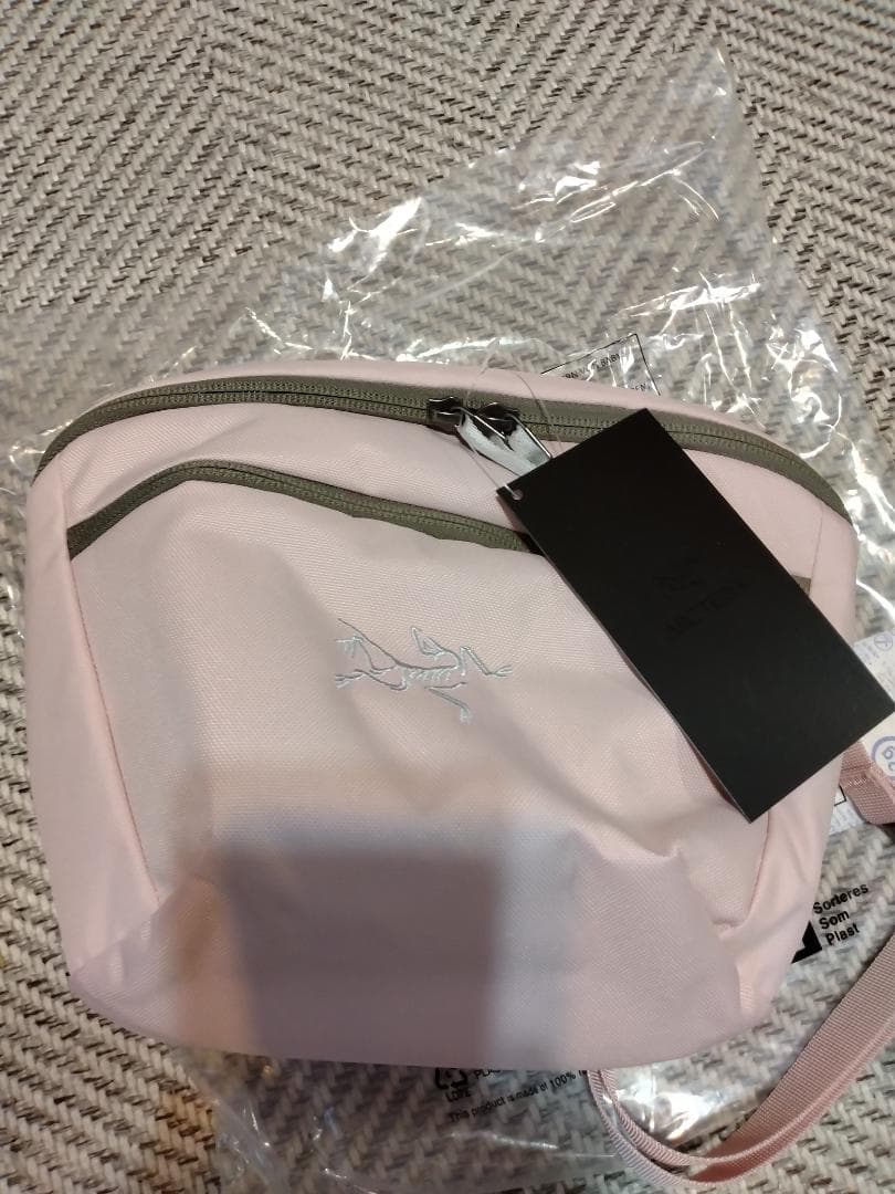 アークテリクス　マンティス2　レアカラー　ピンク　新品