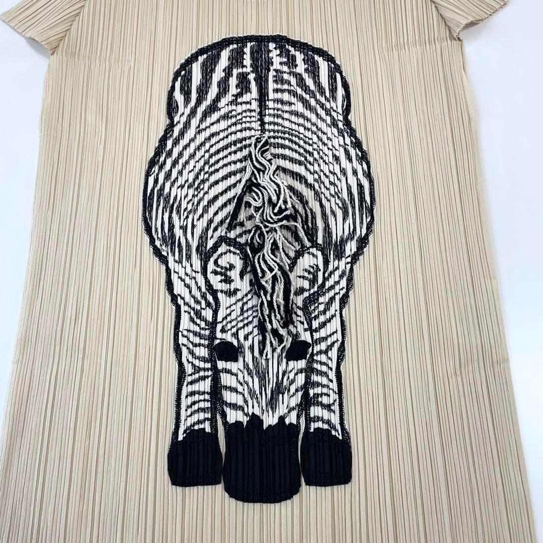 d*9様 プリーツプリーズ イッセイミヤケ 立体 半袖 カットソー ゼブラ アニ