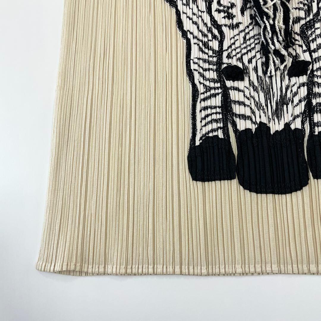 d*9様 プリーツプリーズ イッセイミヤケ 立体 半袖 カットソー ゼブラ アニ