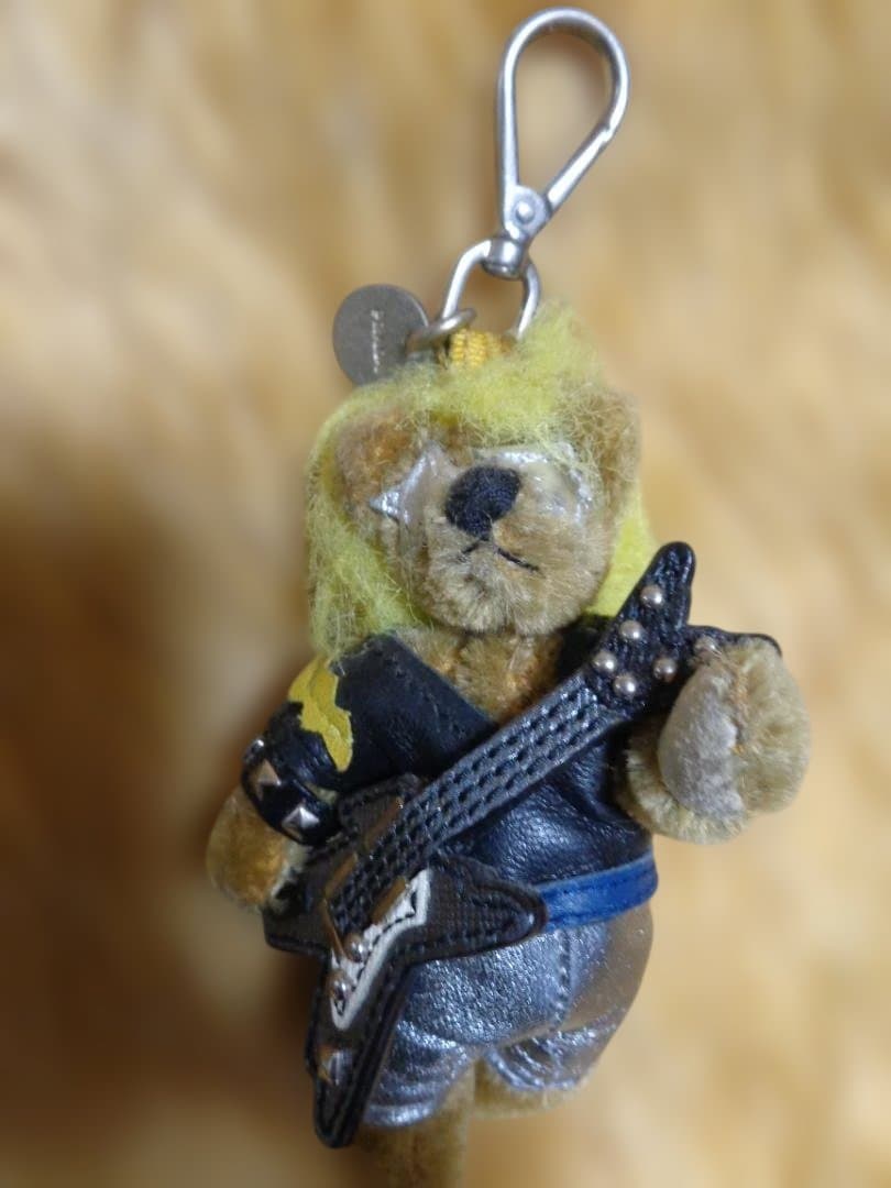 プラダ　ライオンのエレキギターチャーム