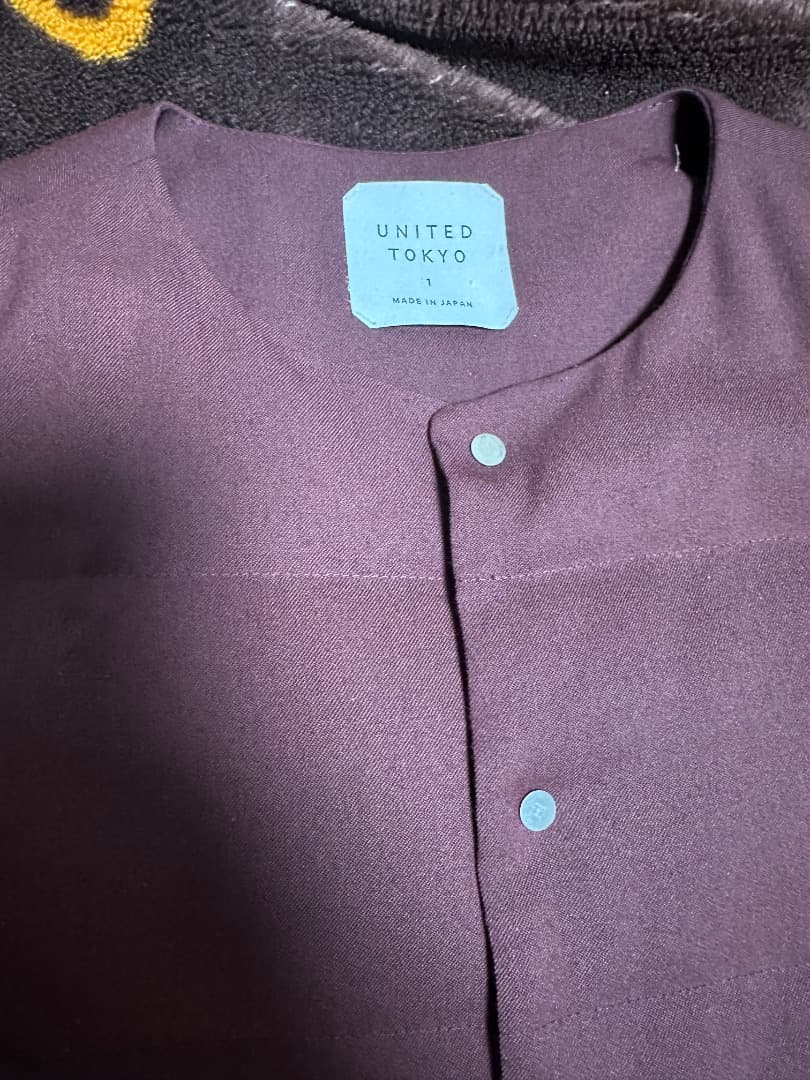 美品　ユナイテッドトウキョウ　ノーカラーダウンジャケット　インナーダウン