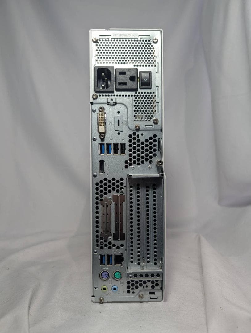 富士通 D588/CW 第9世代 i5/8GB/SSD256GB/Win11