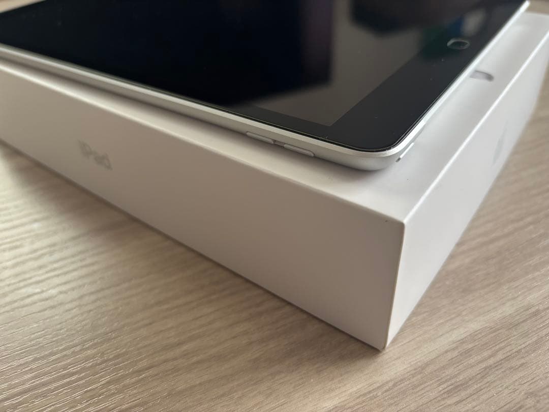 iPad 第9世代 64GB SIMフリー　ほぼ未使用に近い　3点セット