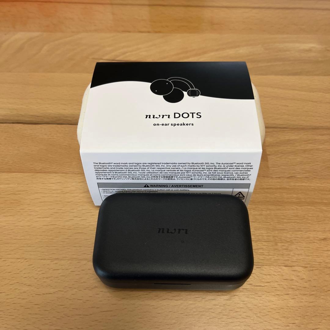 nwmDOTS on-ear speakers ブラック